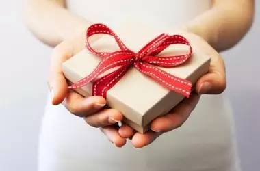 苏州幼儿园孩子过集体生日,家长豪掷上万元 感觉养不起娃